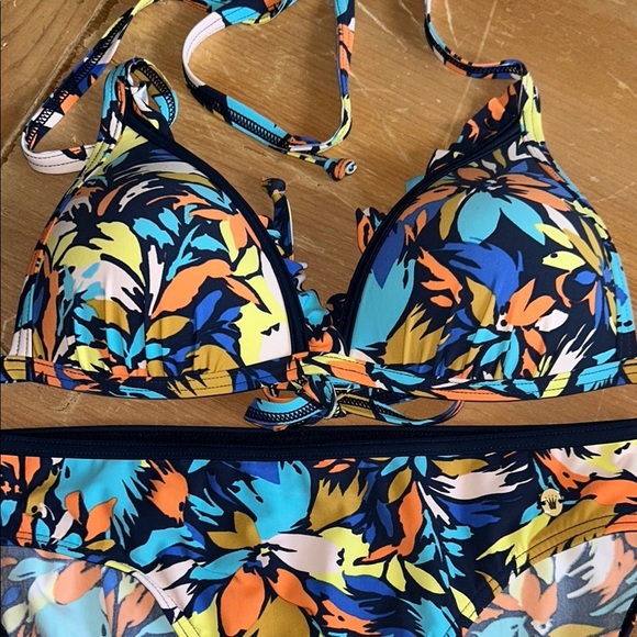 Colorful Leaf Print Bikini Set - Picture 2 of 4